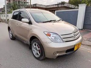 Toyota IST 2007 Gold