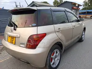 Toyota IST 2007 Gold