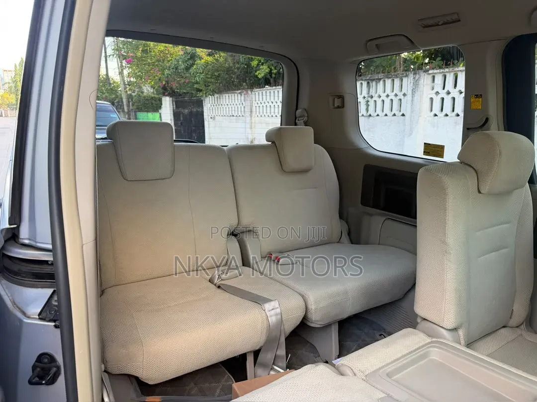 Toyota Noah 2009 Gray