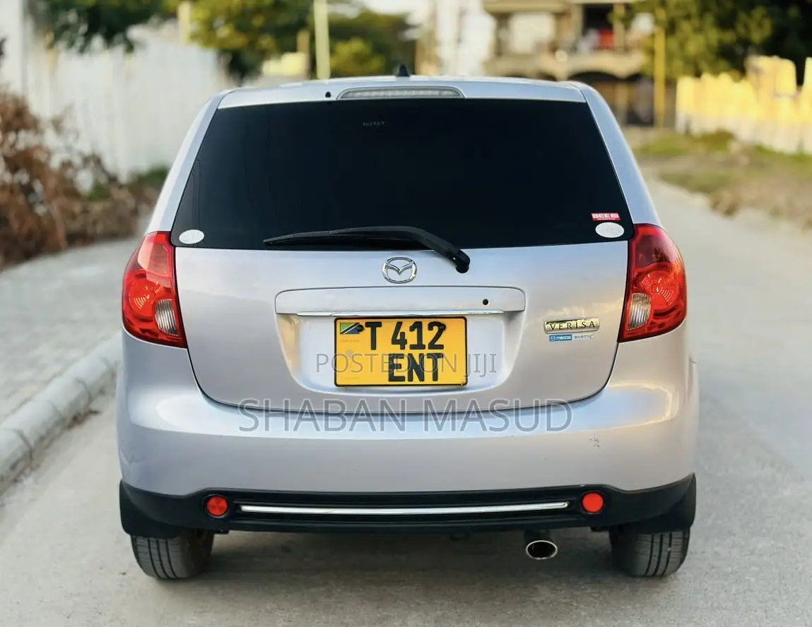 Mazda Verisa 2010