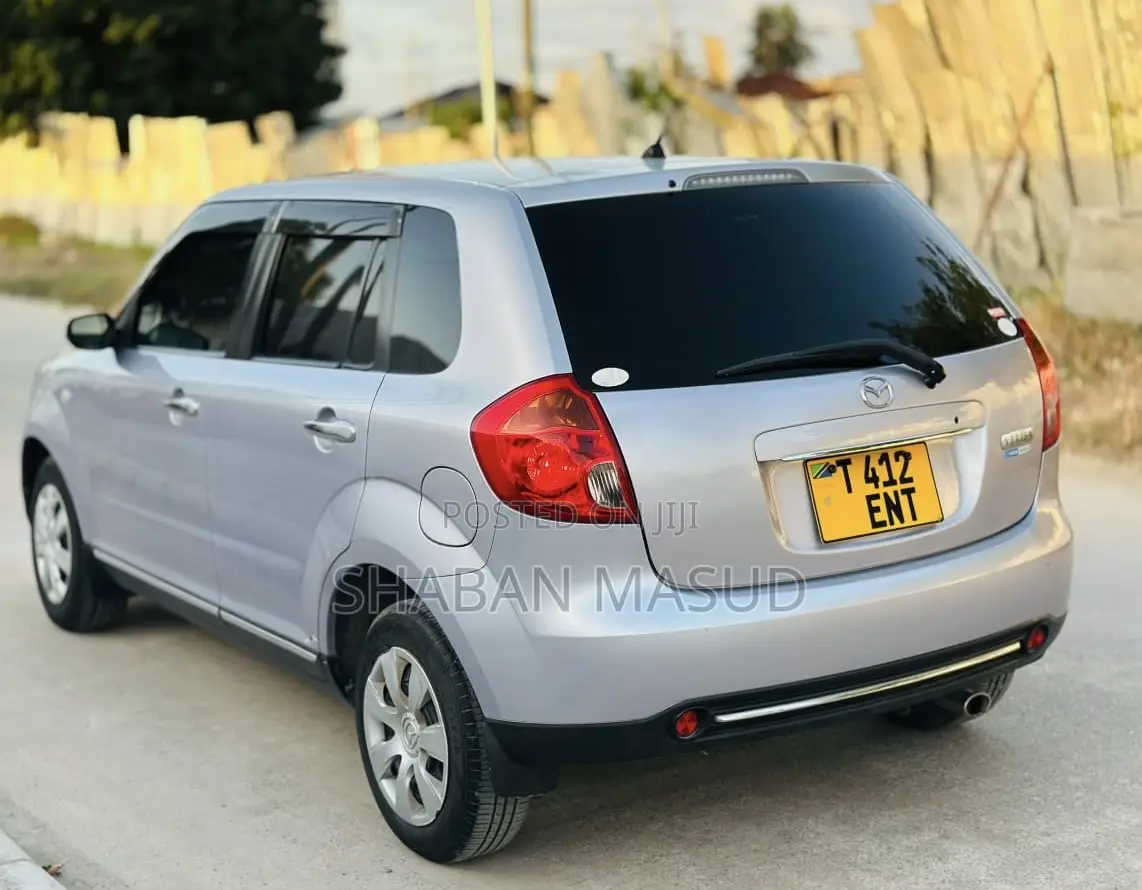 Mazda Verisa 2010