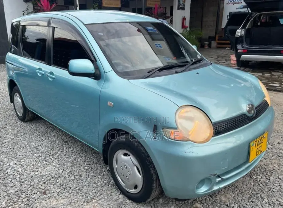 Toyota Sienta 2005 Blue