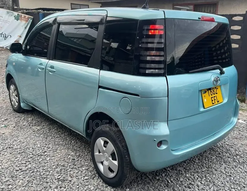 Toyota Sienta 2005 Blue