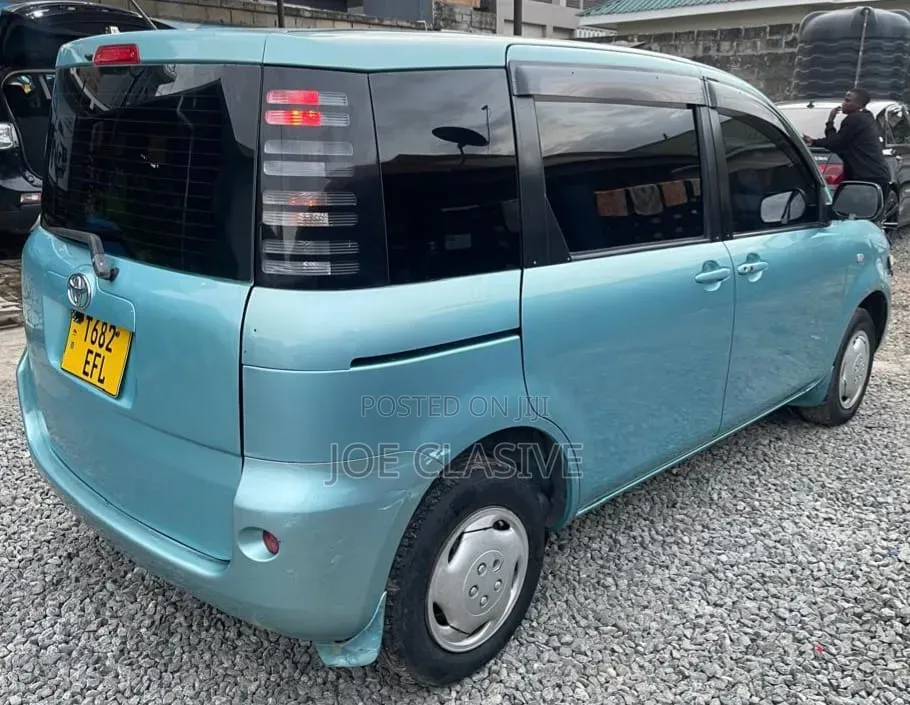 Toyota Sienta 2005 Blue