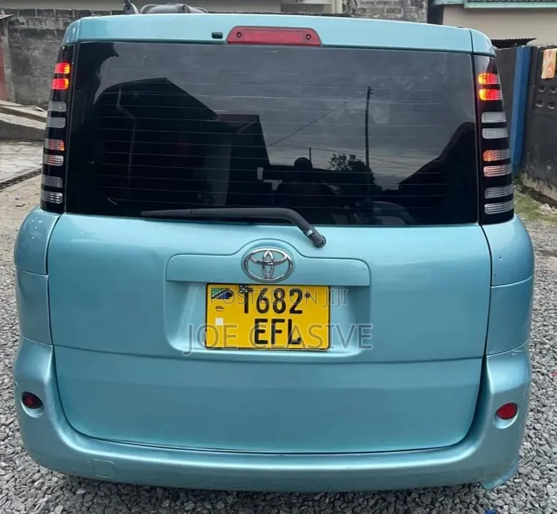 Toyota Sienta 2005 Blue