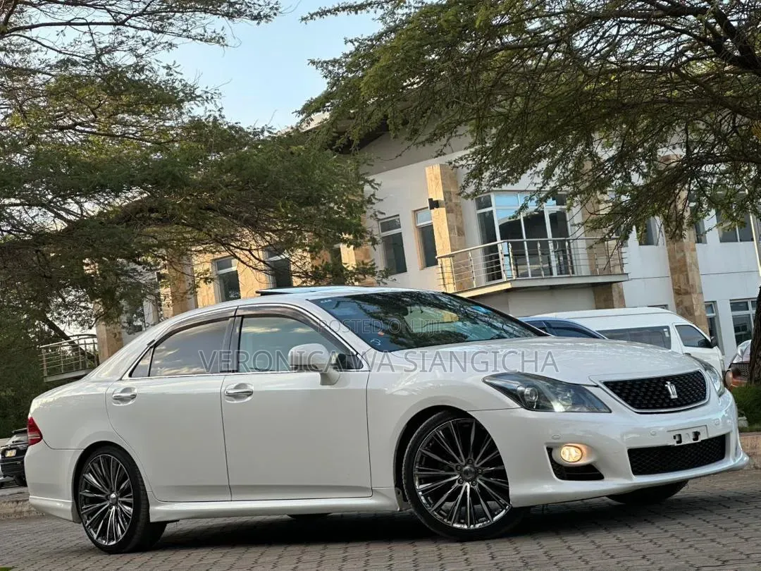 Toyota Crown 2009 White