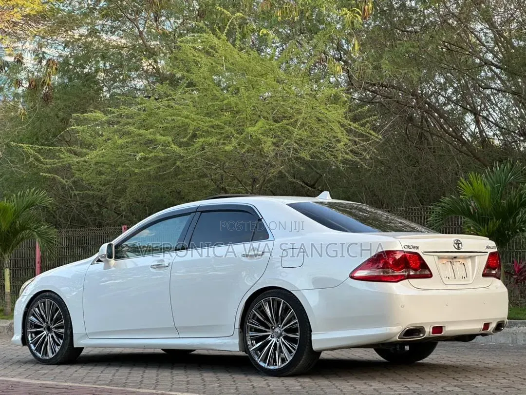 Toyota Crown 2009 White