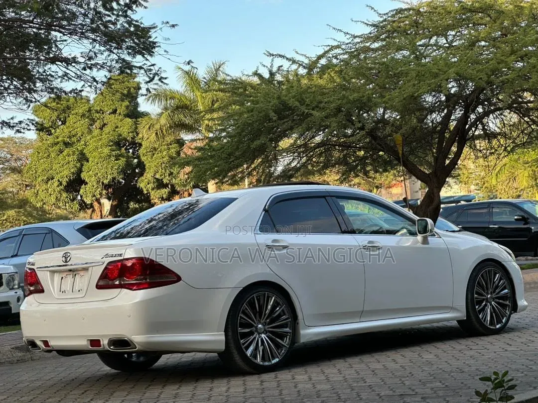 Toyota Crown 2009 White