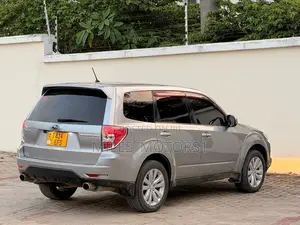 Subaru Forester 2011 Gray