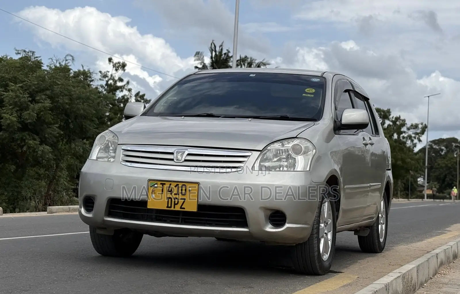 Toyota Raum 2006 Gold