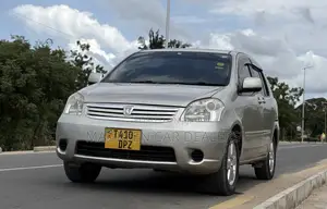 Toyota Raum 2006 Gold