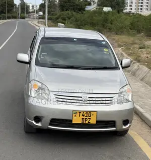 Toyota Raum 2006 Gold