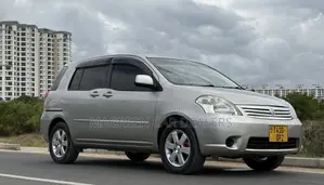Toyota Raum 2006 Gold