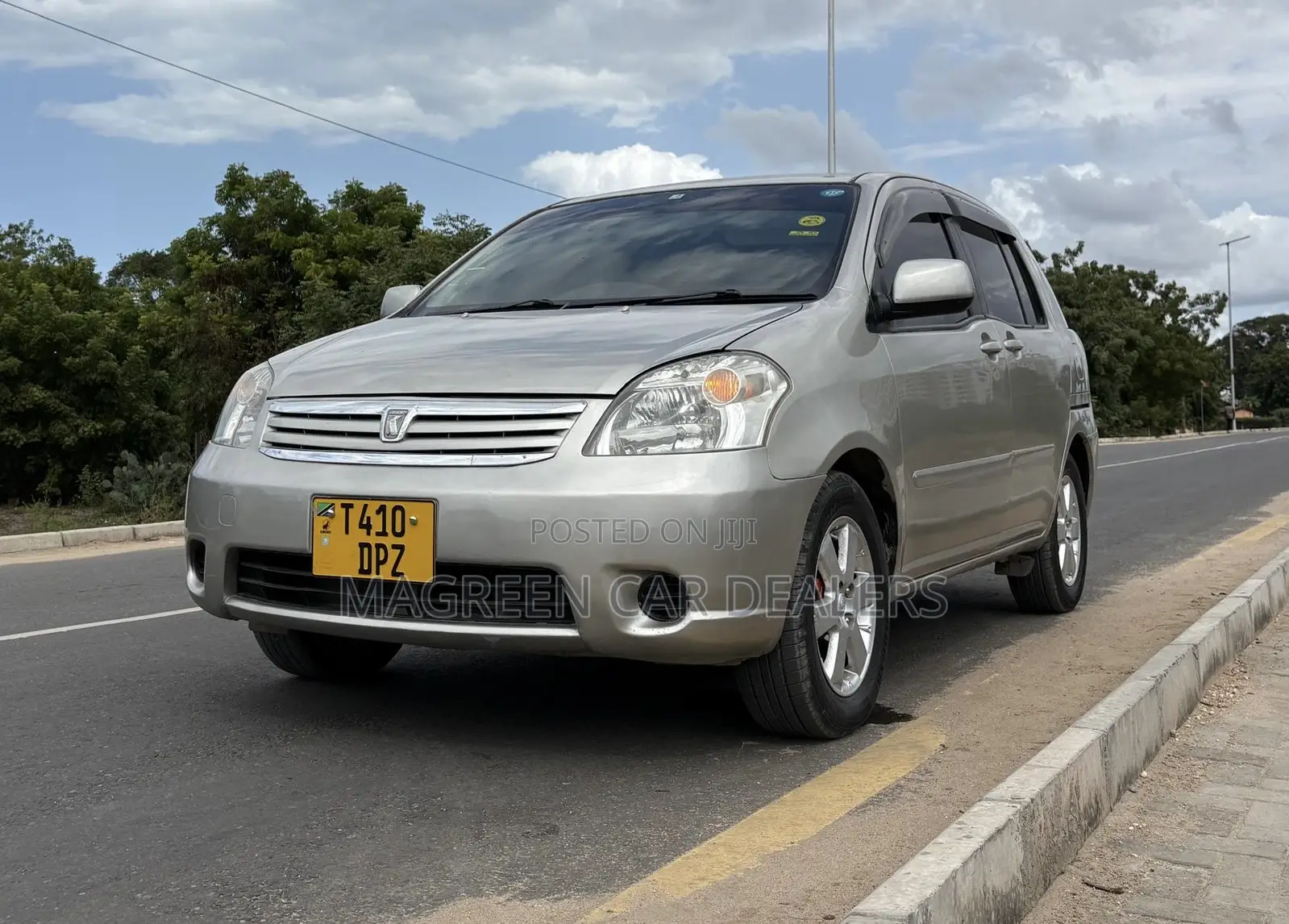 Toyota Raum 2006 Gold