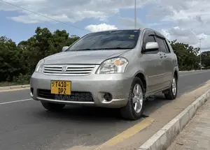 Toyota Raum 2006 Gold
