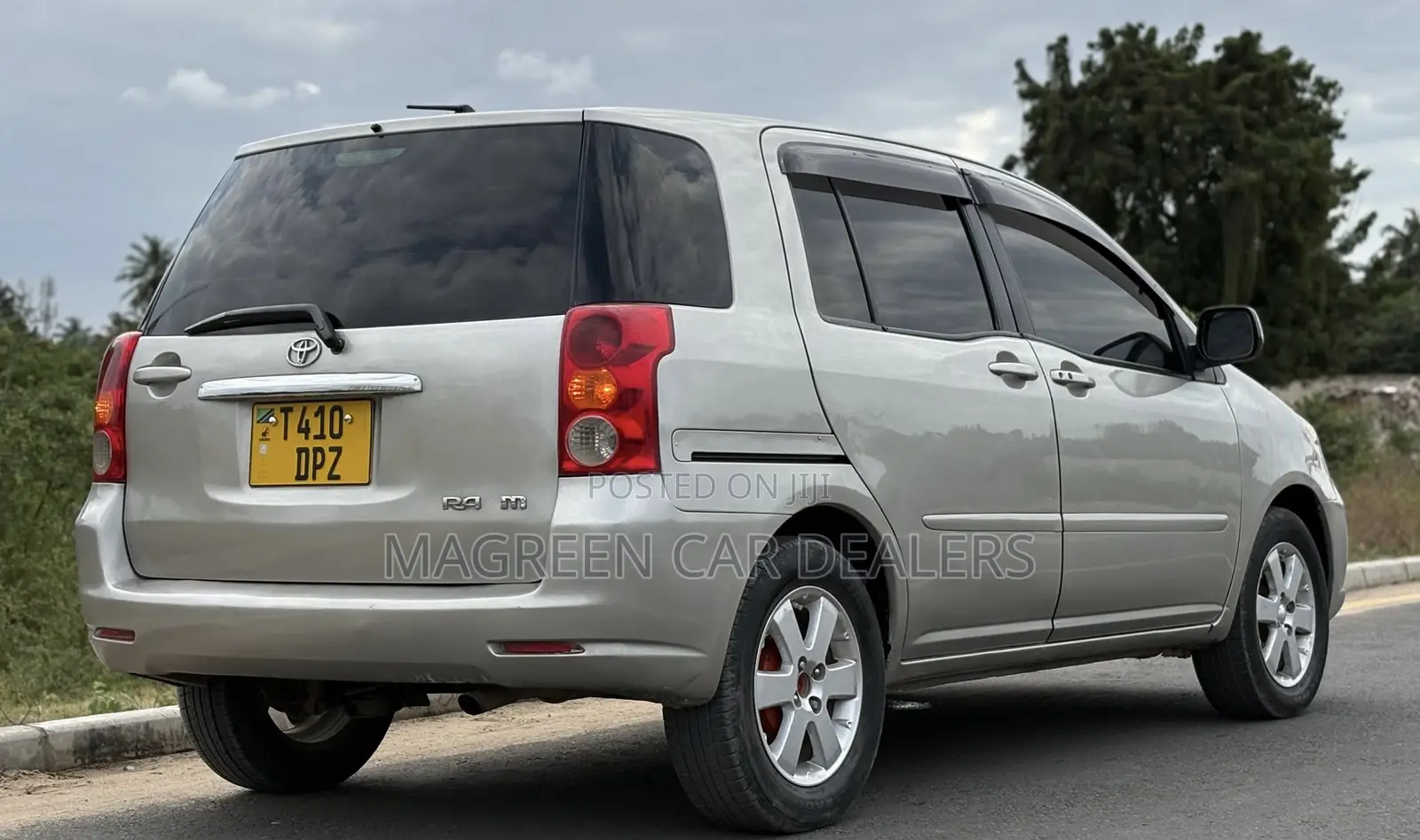 Toyota Raum 2006 Gold