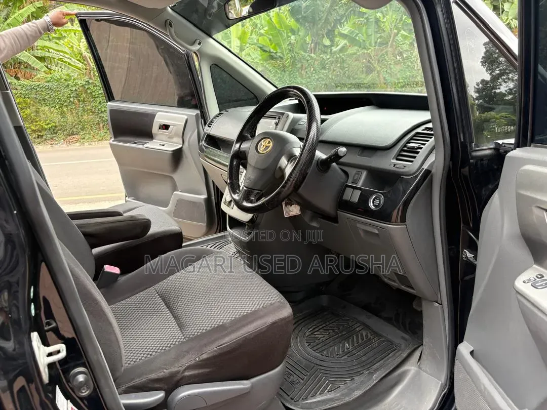 Toyota Noah 2009 Black