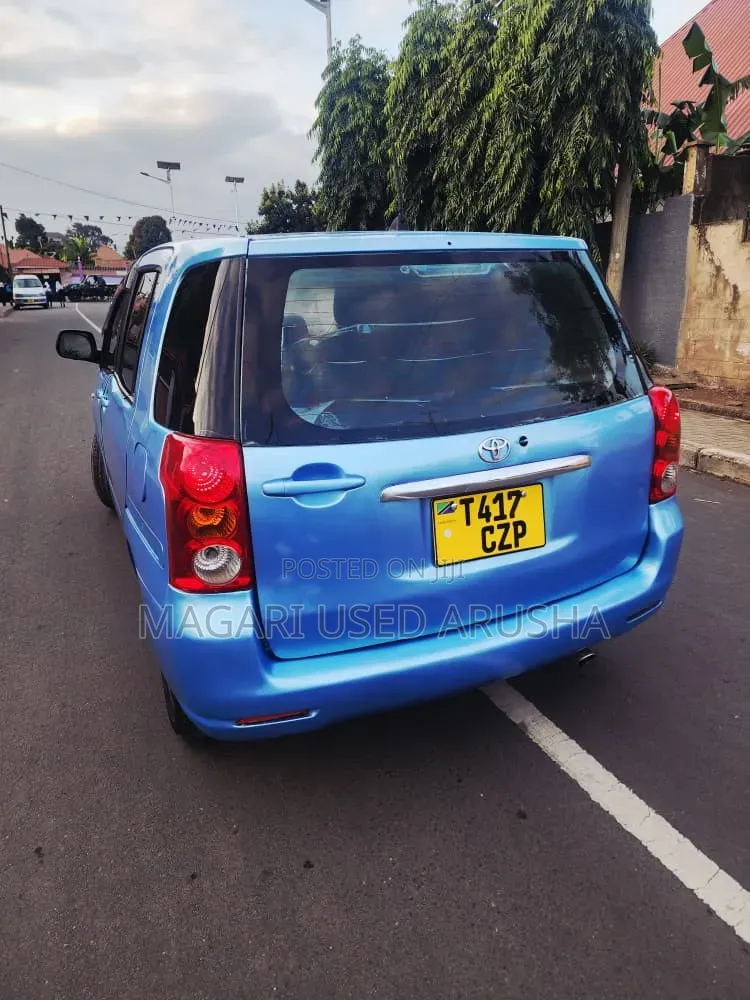 Toyota Raum 2004 Blue