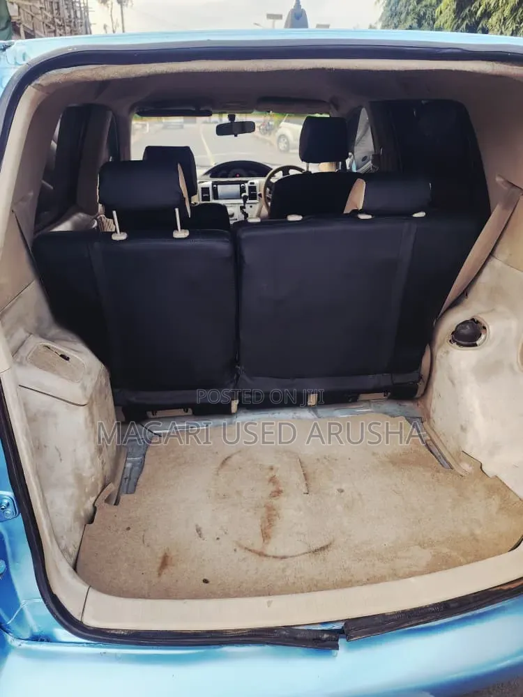 Toyota Raum 2004 Blue