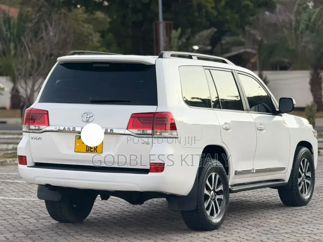 Toyota Land Cruiser 2019 White