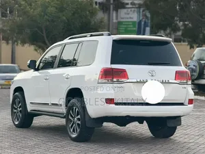 Toyota Land Cruiser 2019 White