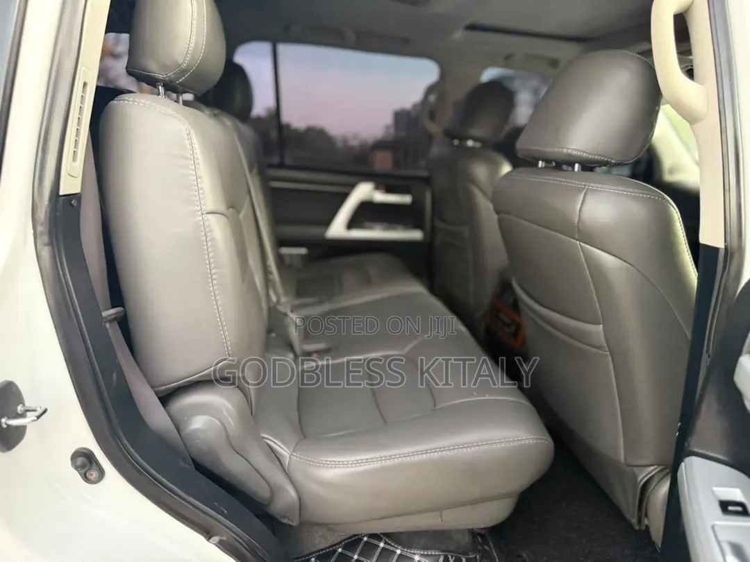 Toyota Land Cruiser 2019 White