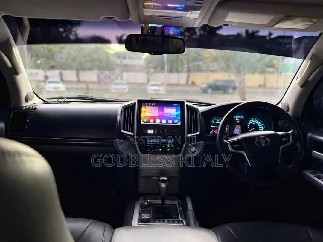 Toyota Land Cruiser 2019 White