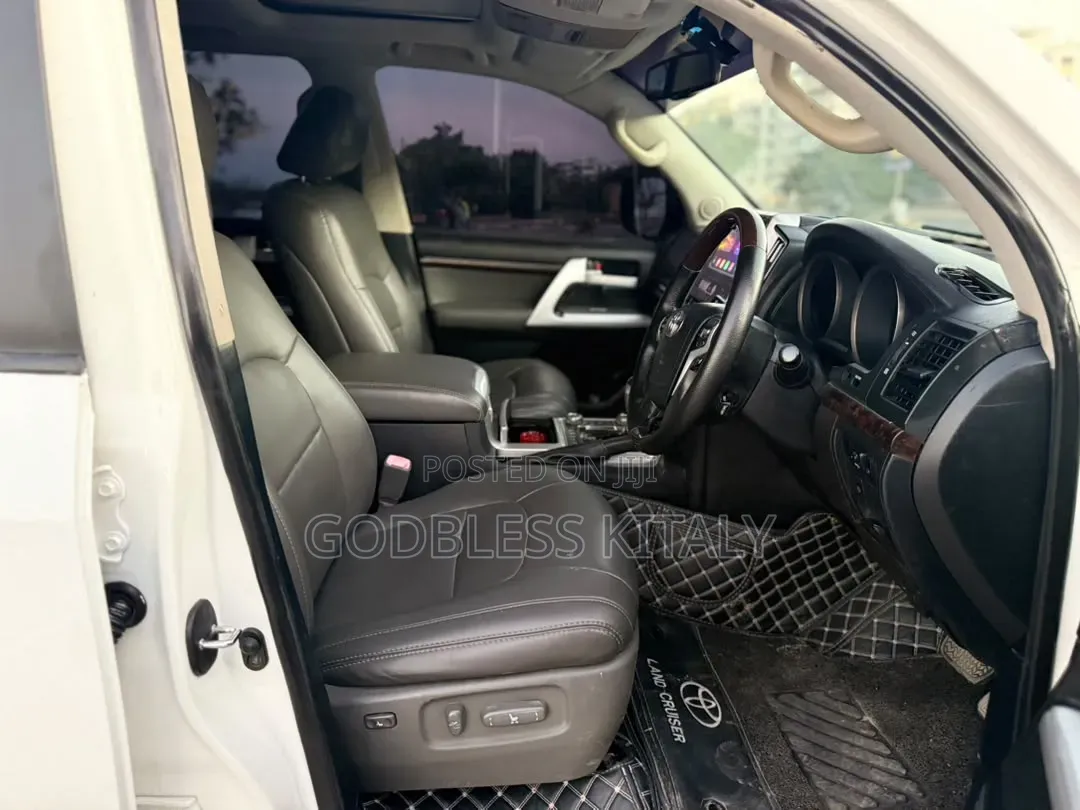Toyota Land Cruiser 2019 White