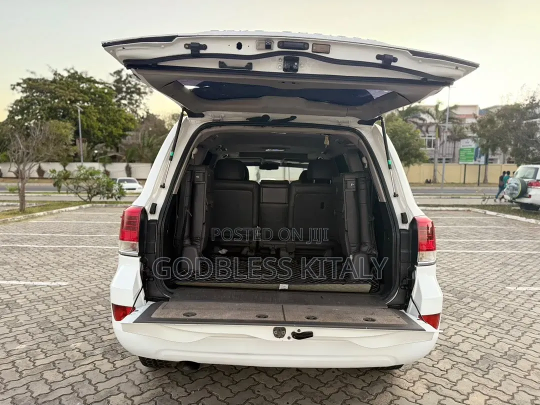 Toyota Land Cruiser 2019 White