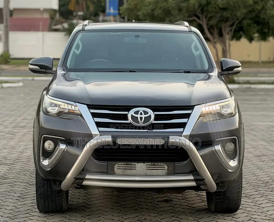 Toyota Fortuner 2018 Gray