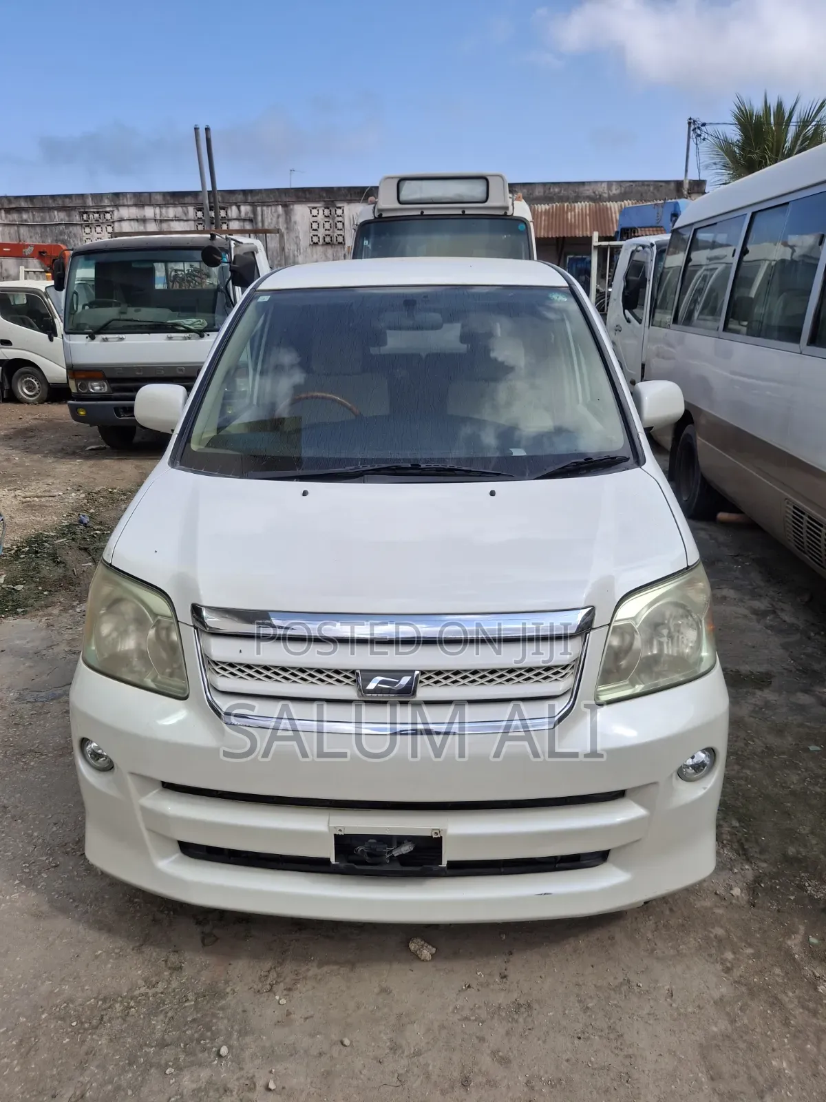 Toyota Noah 2005 White