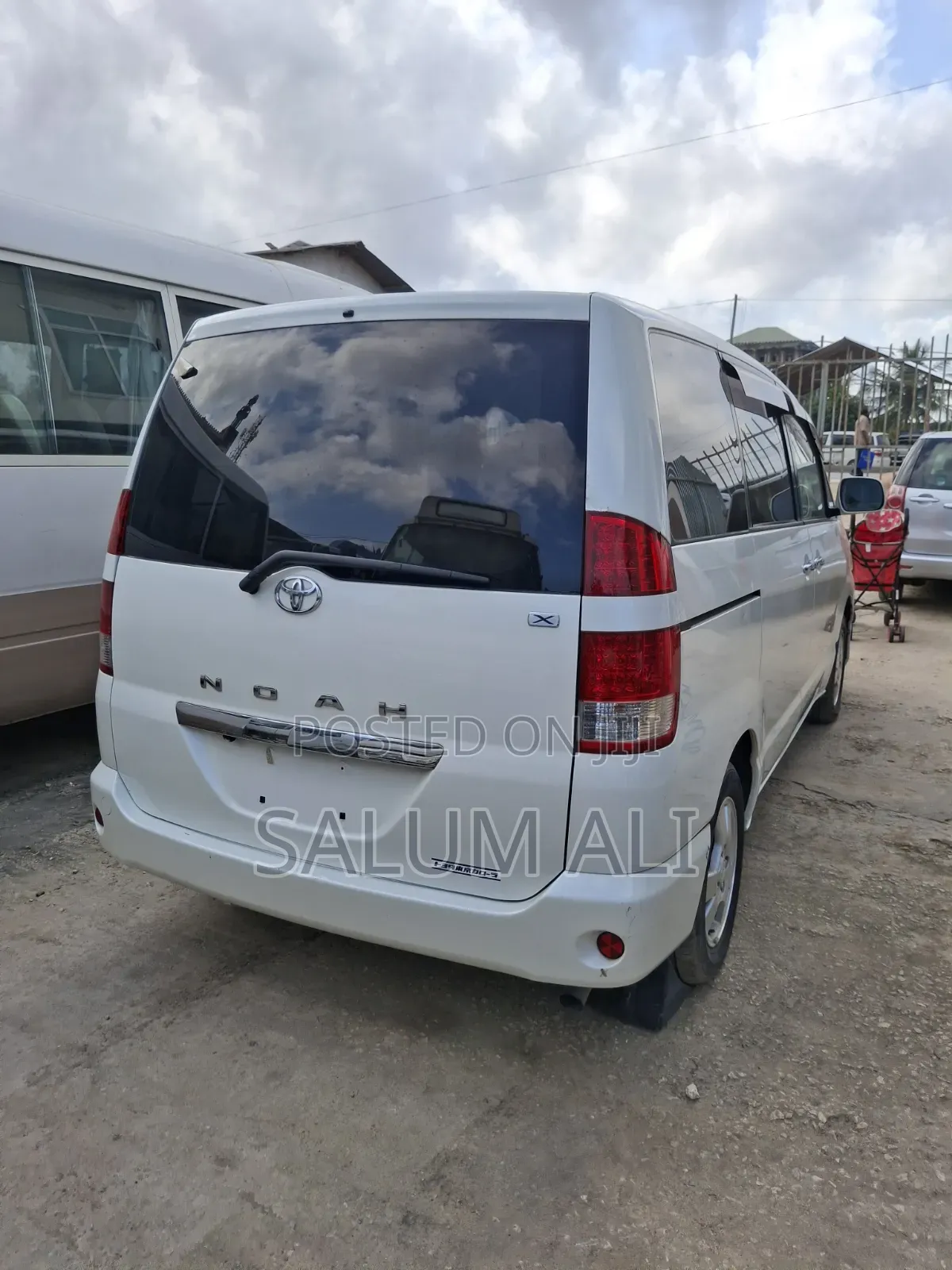 Toyota Noah 2005 White