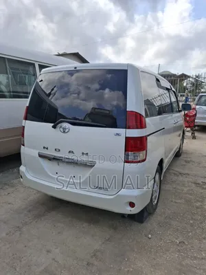 Toyota Noah 2005 White