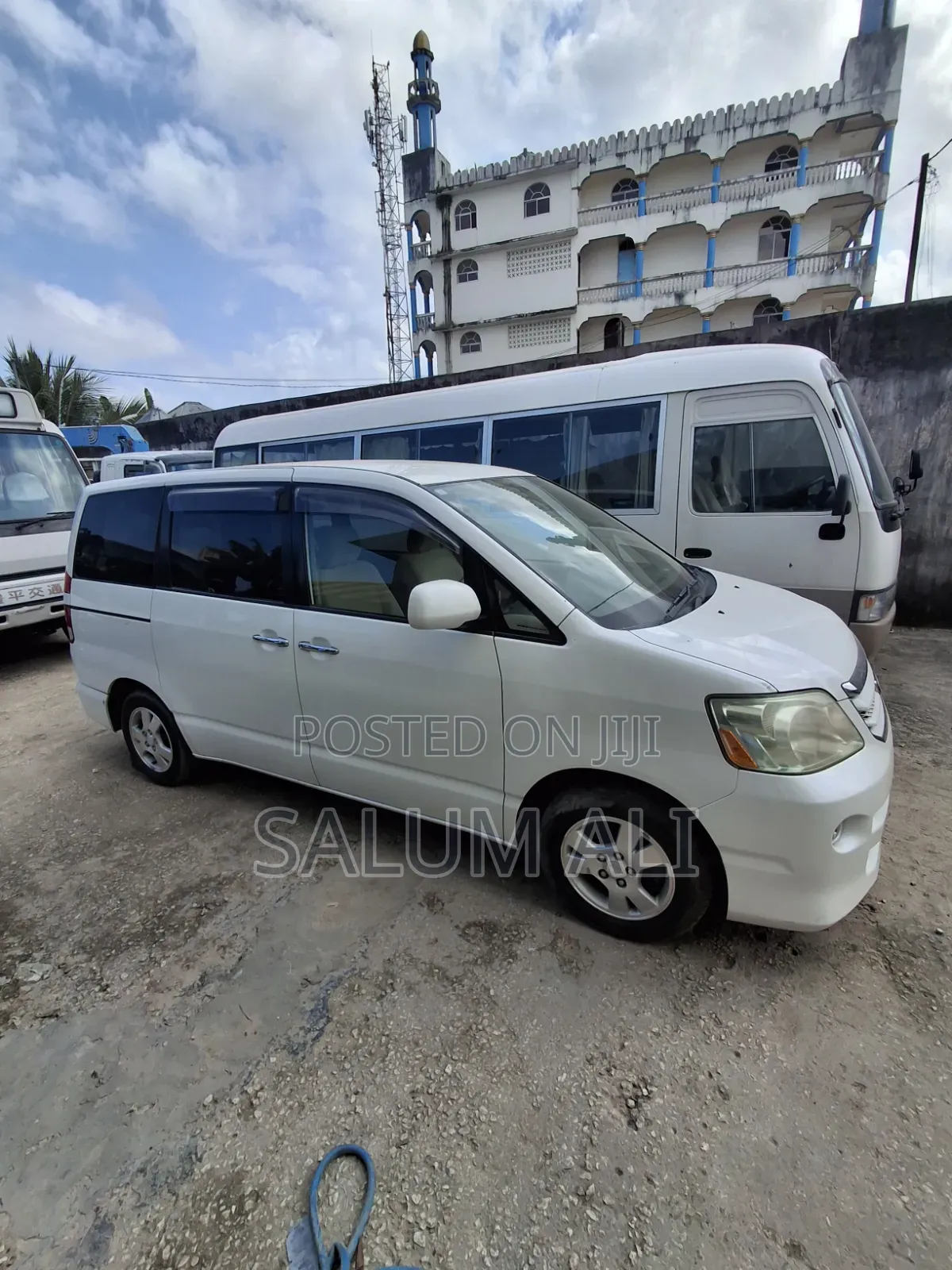 Toyota Noah 2005 White