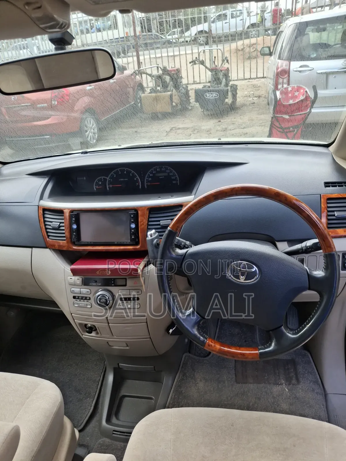Toyota Noah 2005 White
