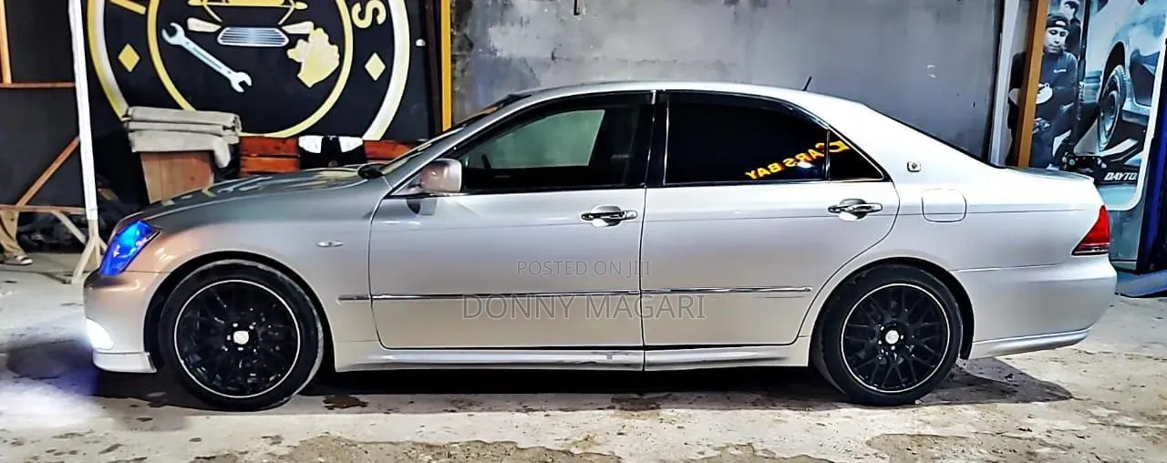 Toyota Crown 2006 Silver