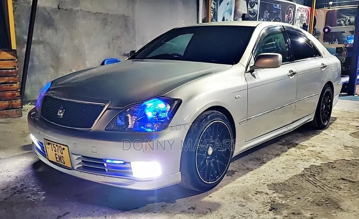 Toyota Crown 2006 Silver