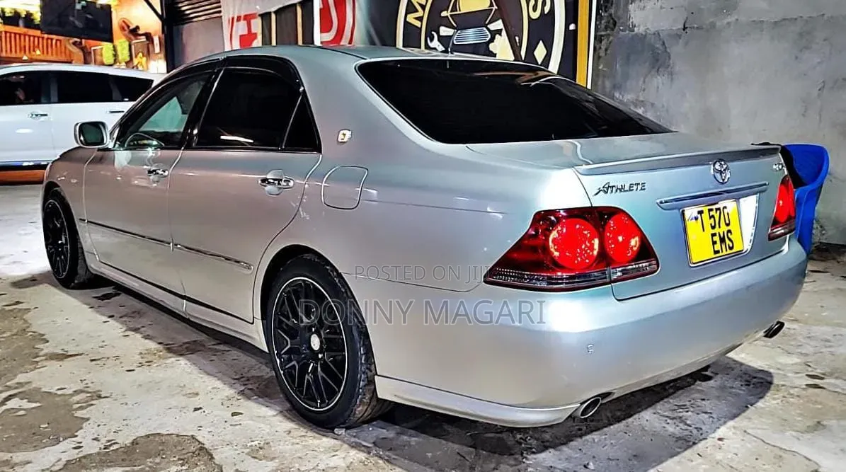 Toyota Crown 2006 Silver