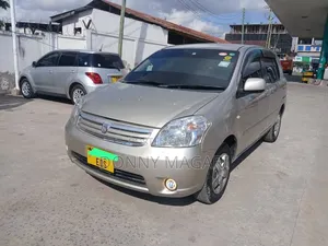 Toyota Raum 2006 Gold