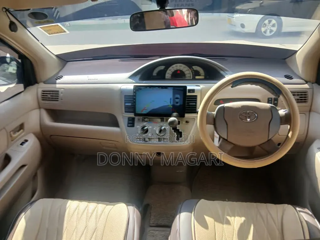 Toyota Raum 2006 Gold