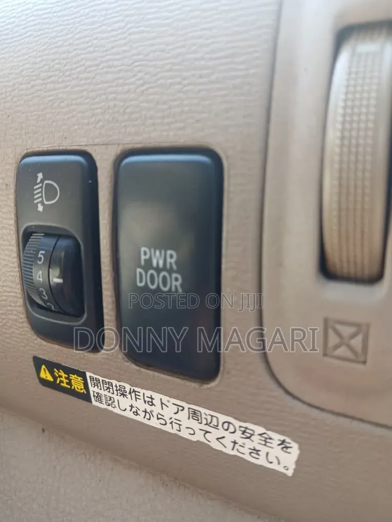 Toyota Raum 2006 Gold