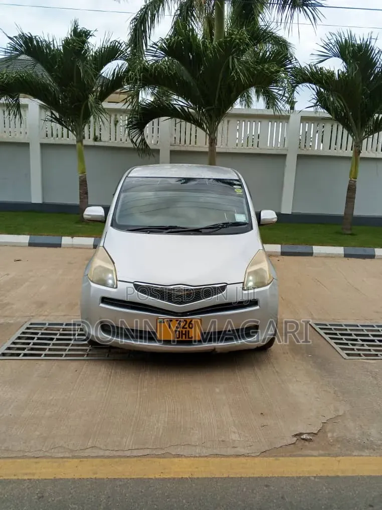 Toyota Ractis 2006 Silver