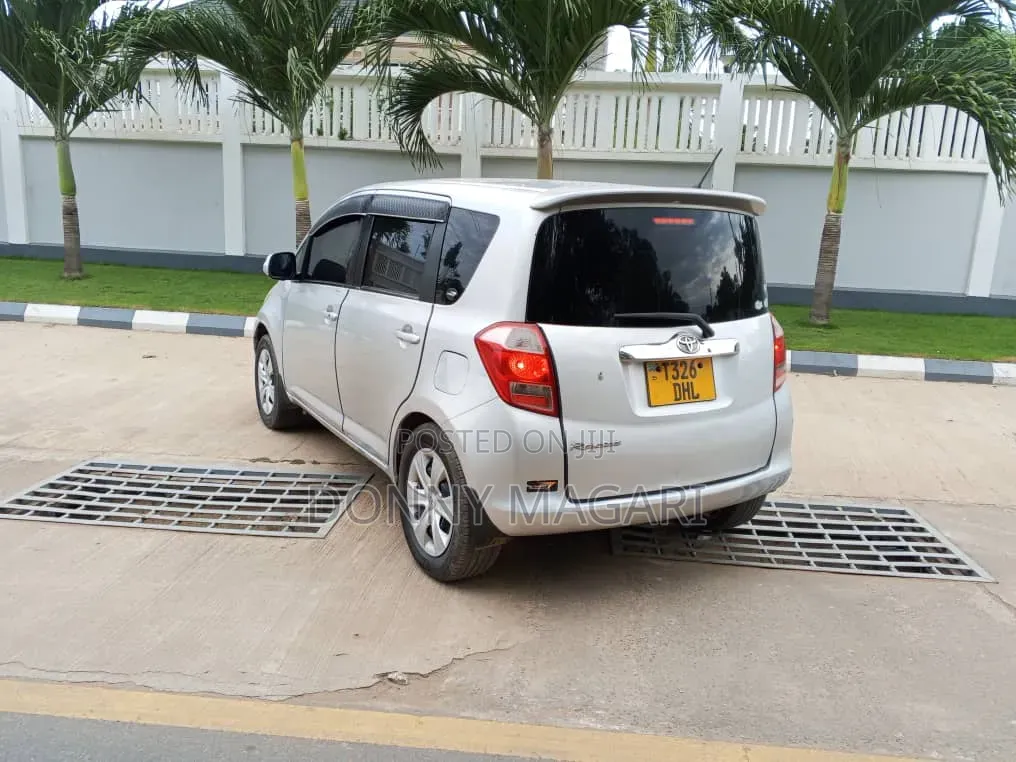 Toyota Ractis 2006 Silver