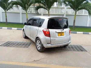 Toyota Ractis 2006 Silver