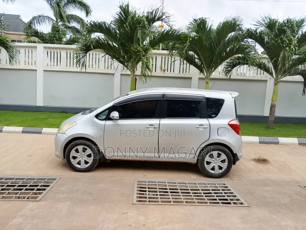Toyota Ractis 2006 Silver