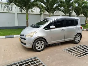 Toyota Ractis 2006 Silver