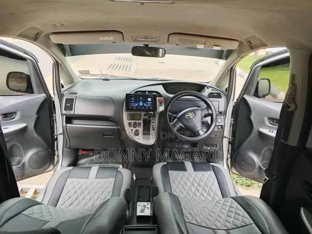 Toyota Ractis 2006 Silver