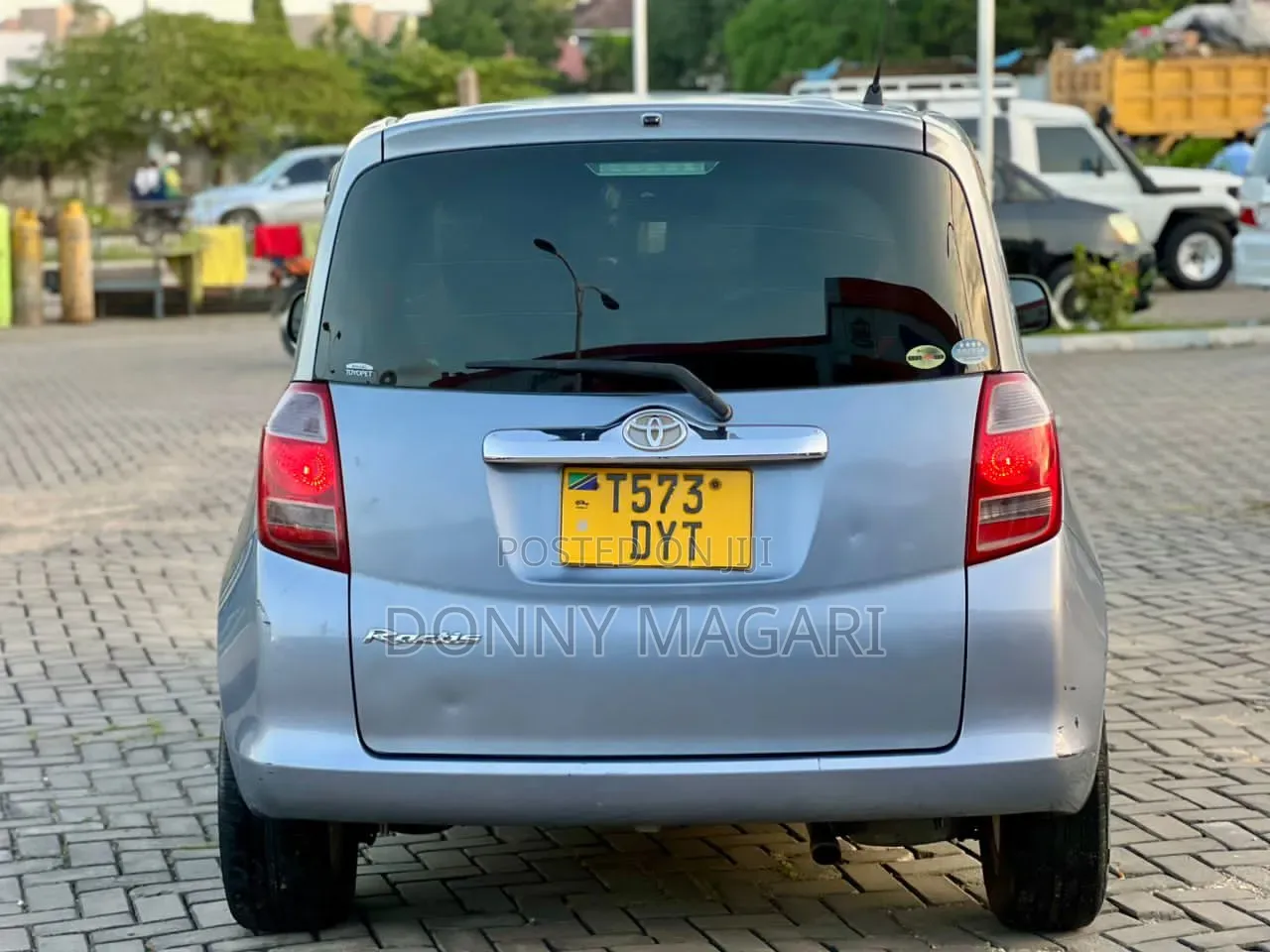Toyota Ractis 2009 Gray