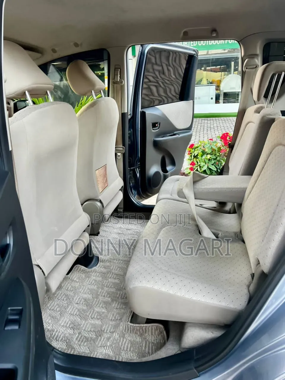 Toyota Ractis 2009 Gray