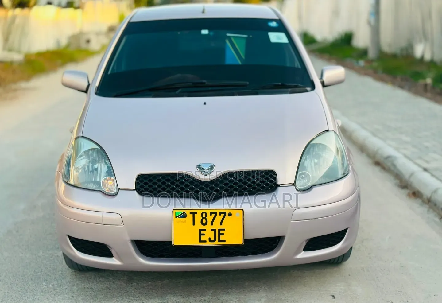 Toyota Vitz 2004 Pink